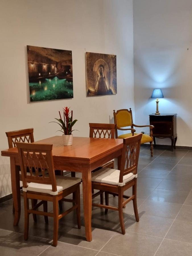 Napoli Sottosopra Chiaia Apartman Szoba fotó